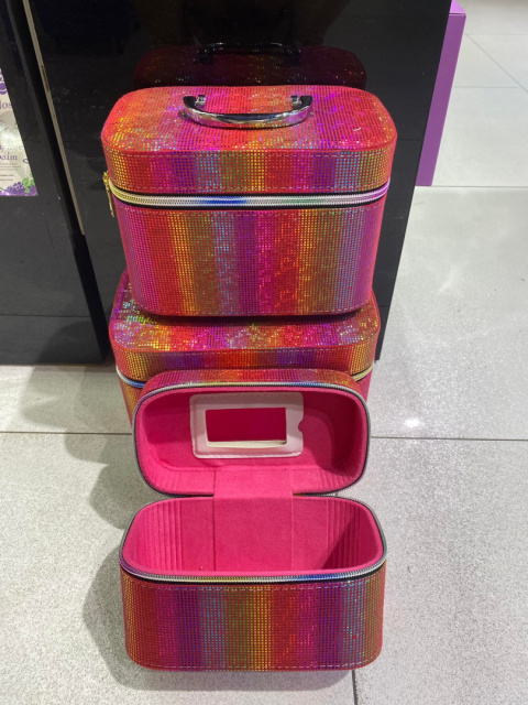 Kuferek damski na biżuterię, kosmetyki itp.