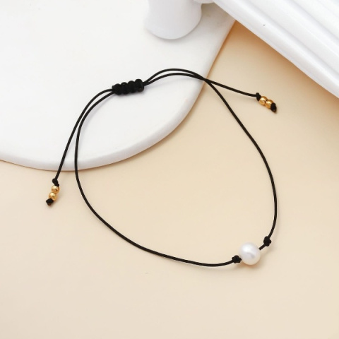 Bransoletka damska z zawieszką (na rękę)