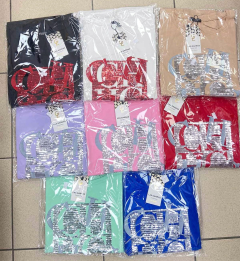 Women's blouse with 3/4 sleeves - universal size.