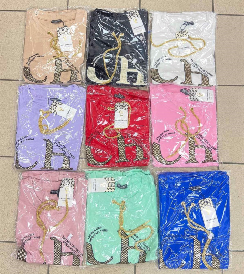 Women's blouse with 3/4 sleeves - universal size.