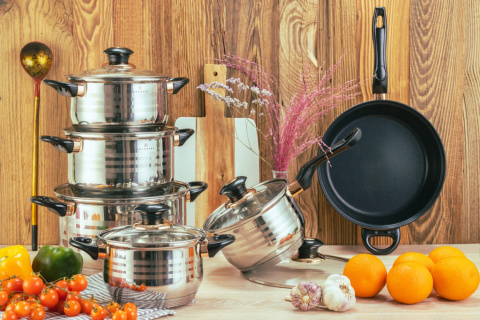 12-częściowy zestaw garnków z patelnią teflonową marki EDENBERG