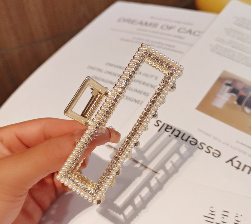 Metal clips - hair clamps in gold color