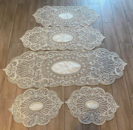 Set - runner and 4 table napkins