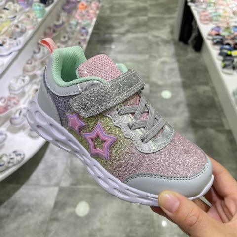 Children's sports shoes by Tom.M