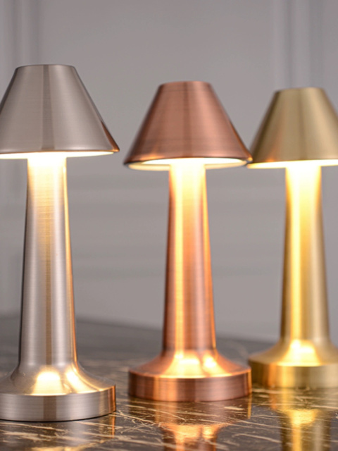 Lampy stołowe, biurkowe LED - bezprzewodowe (USB)