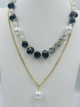 Women's pearl necklace