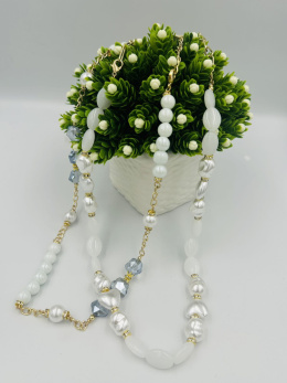 Women's pearl necklace