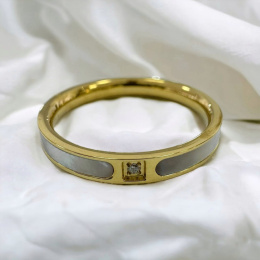 Women's rings / wedding bands