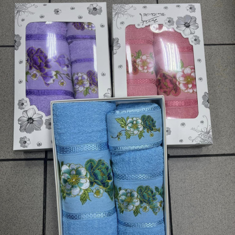 Upominkowy zestaw ręczników (wym. 70x140cm,50x100cm,35x75cm)