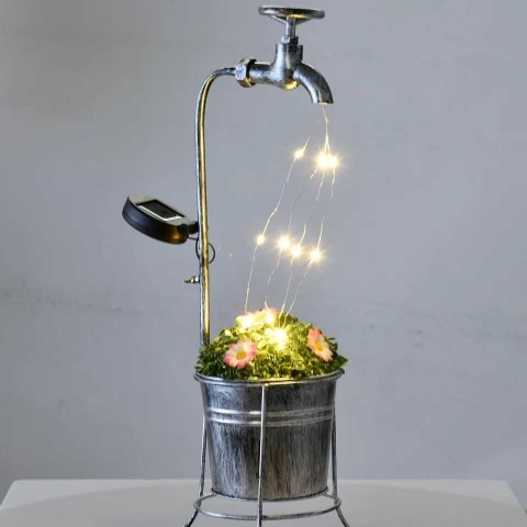 Lampy ogrodowe, solarne - kran z wiaderkiem