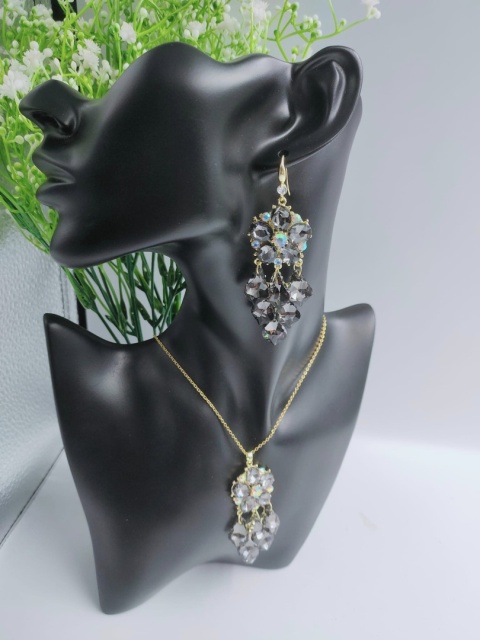 Komplety : naszyjnik, kolczyki