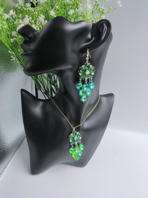 Komplety : naszyjnik, kolczyki