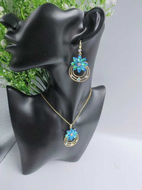 Komplety : naszyjnik, kolczyki