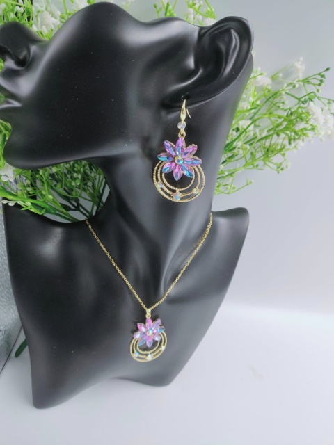 Komplety : naszyjnik, kolczyki