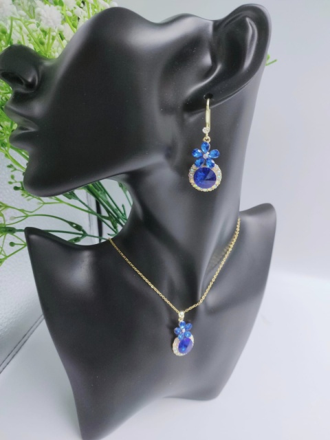 Komplety : naszyjnik, kolczyki