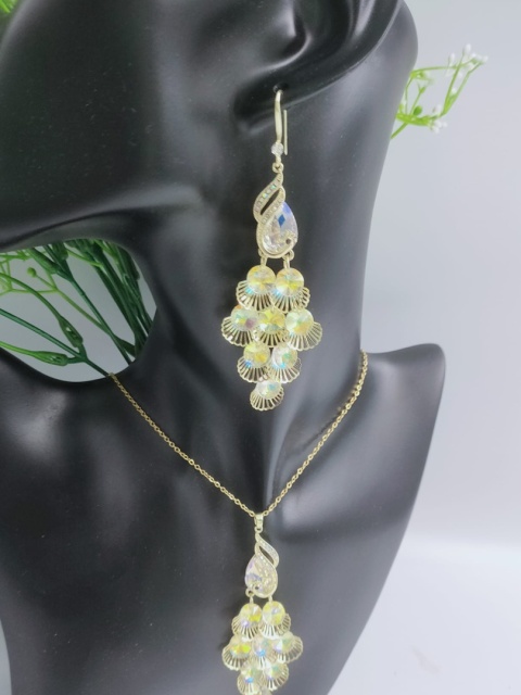 Komplety : naszyjnik, kolczyki