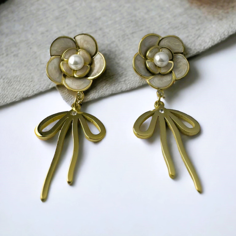 Women's earrings