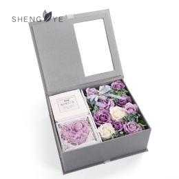 Kwiaty mydlane w pudełku flower box