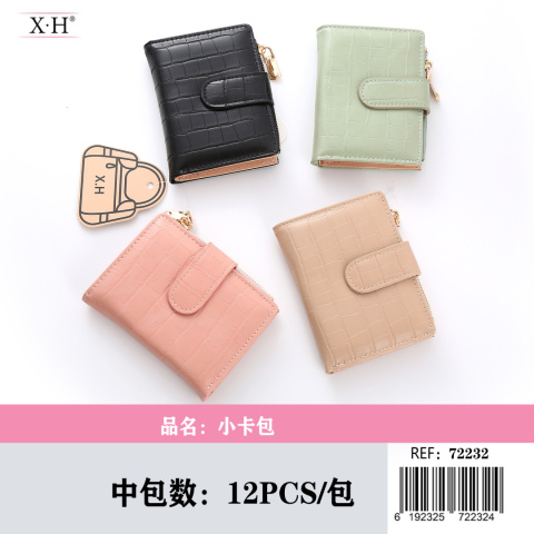 Medium women's wallet with buckle