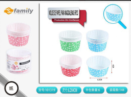 Paper cups for muffins and cupcakes