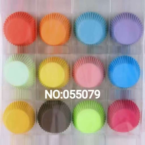 Paper cups for muffins and cupcakes