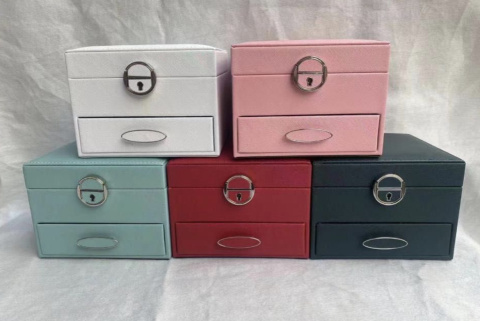 Szkatułki i pudełeczka na biżuterię