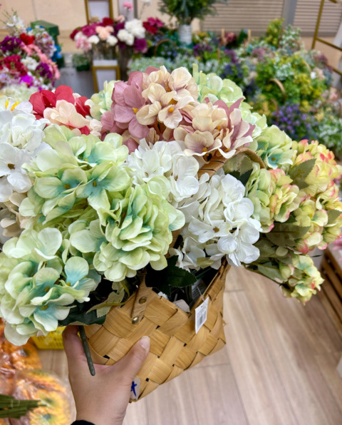 Artificial plants and flowers/Flower basket