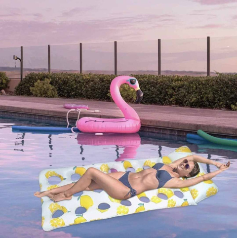 Inflatable swimming wheel