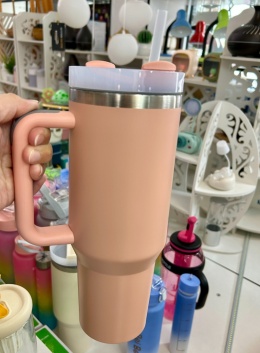 Kubek termiczny ze słomką