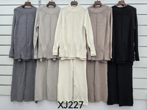 Damski komplet dzianinowy