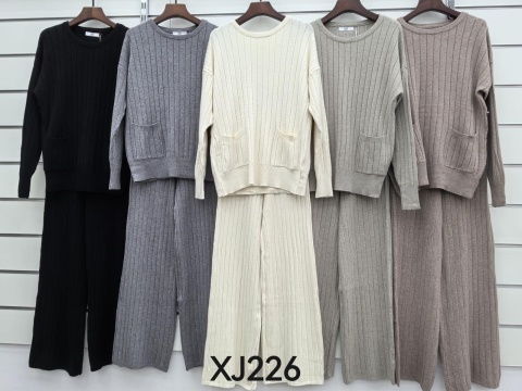 Damski komplet dzianinowy