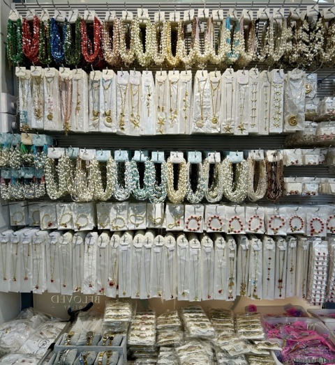 Naszyjniki , wyprzedaż 20%-50%