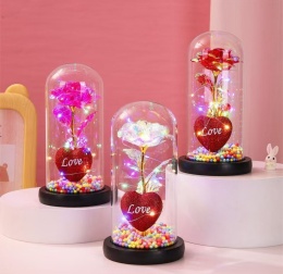 Róża w szklanej kopule - Walentynki