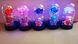 Róża w szklanej kopule - Walentynki