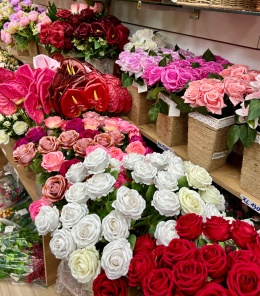 Artificial plants and flowers