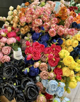 Artificial plants and flowers