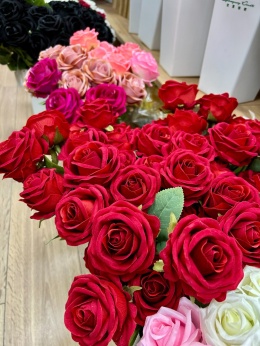 Artificial plants and flowers