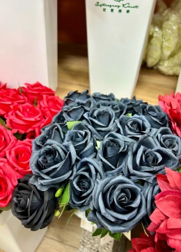 Artificial plants and flowers