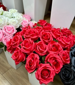 Artificial plants and flowers