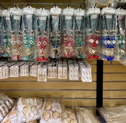 Biżuteria , wyprzedaż 20%-50%