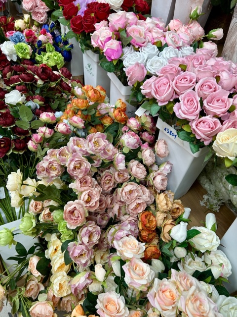 Artificial plants and flowers