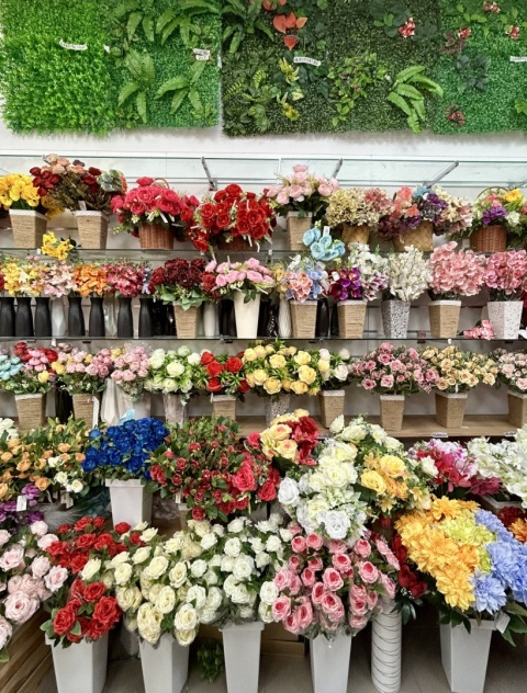 Artificial plants and flowers