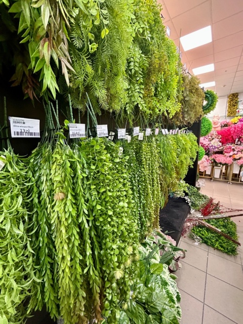 Artificial plants and flowers