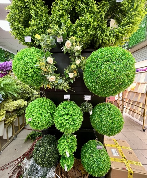 Artificial plants and flowers