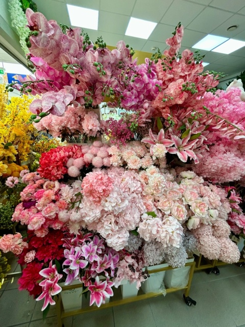 Artificial plants and flowers