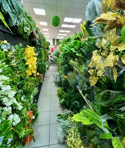 Artificial plants and flowers