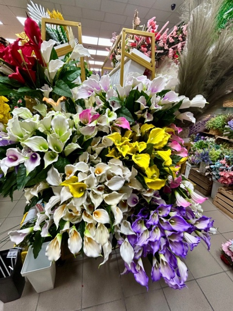 Artificial plants and flowers