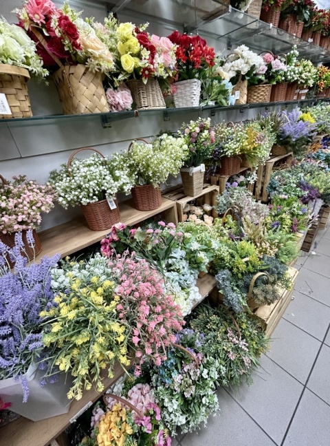 Artificial plants and flowers