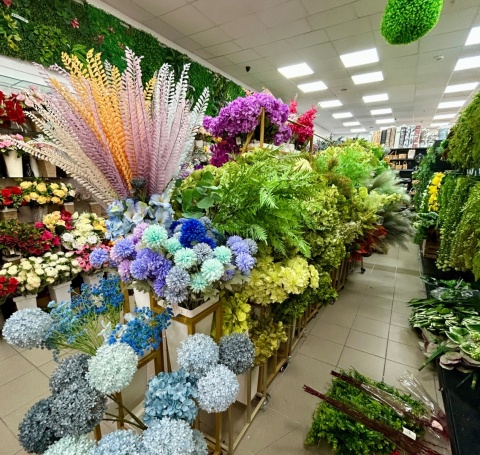 Artificial plants and flowers