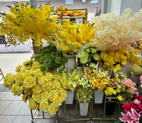 Artificial plants and flowers